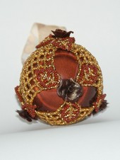 Елочные игрушки из бисера. Шарик елочный. Авторская работа.